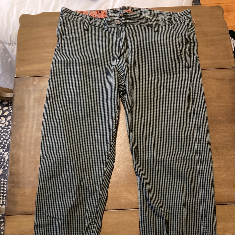 Docker pants with checkered pattern